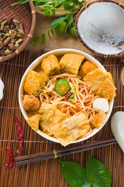 Scharfe und würzige Singapore Curry Nudel — Stockfoto