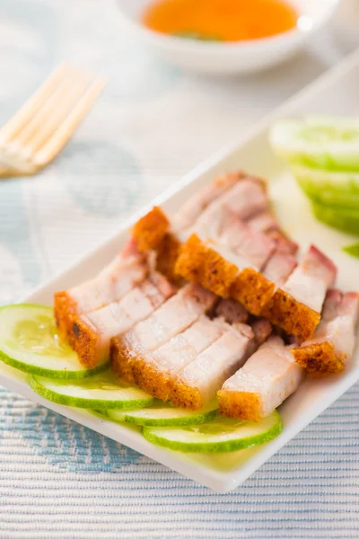 Siu yuk, chinese knapperige geroosterde buik varkensvlees close-up shot — Stockfoto