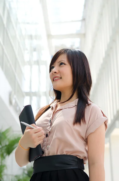 Asiatische chinesische Studentin in formellen tragen ein Porträt einer asi — Stockfoto