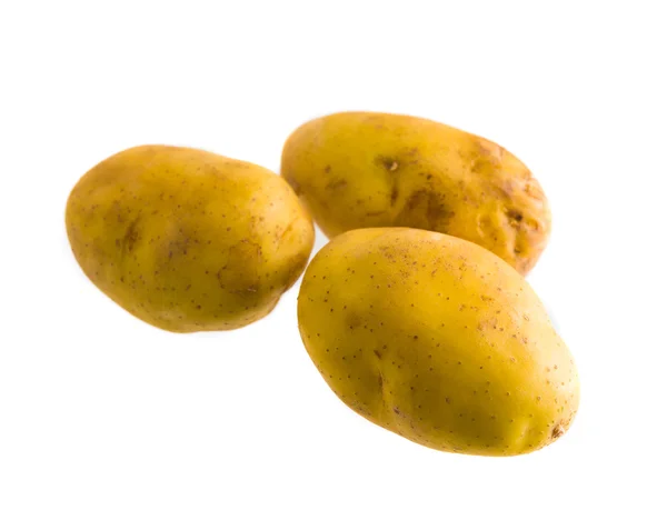 Ekologisk potatis isolerad på vit bakgrund på nära håll — Stockfoto