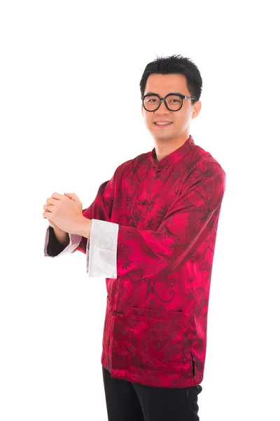 Asiatique homme avec chinois traditionnel robe cheongsam et gong xi f — Photo