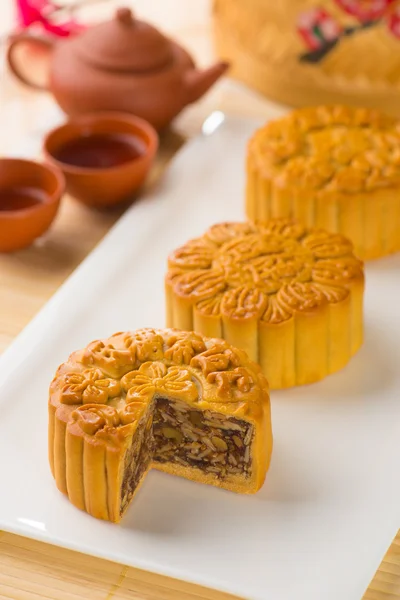 Mooncake for Chinese mid autumn festival foods. The Chinese word — Stock Photo, Image