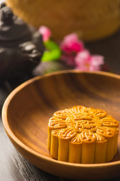 Mooncake pour les mets chinois du festival de la mi-automne. Le mot chinois — Photo