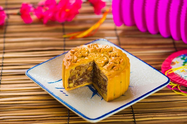 Mooncake for Chinese mid autumn festival foods. The Chinese word — Stock Photo, Image