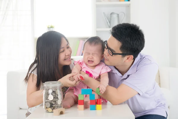 Crying asian baby being comforted by chinese parents — Stock Photo, Image