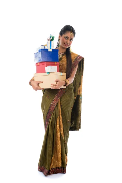 Portrait of a woman in traditional saree holding gifts and smili — Stock Photo, Image