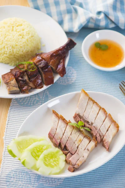 Chinees gebraden varkensvlees belly met saus — Stockfoto