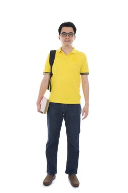 Beyaz arka plan üzerinde izole pad pc kullanarak genç Asyalı öğrenci.