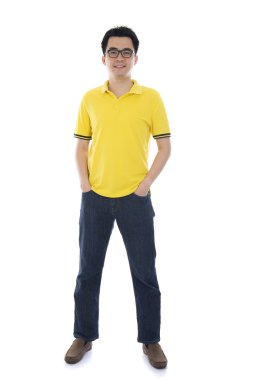 kamera farklı arka planlar önünde bakarak Asyalı adam