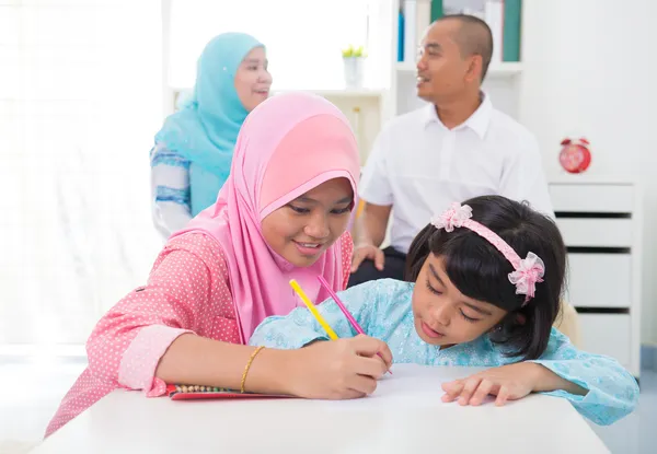 Malay indonesia Muslim family colouring at home. — Stock Photo, Image