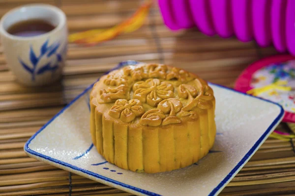 Mooncake for Chinese mid autumn festival foods — Stock Photo, Image
