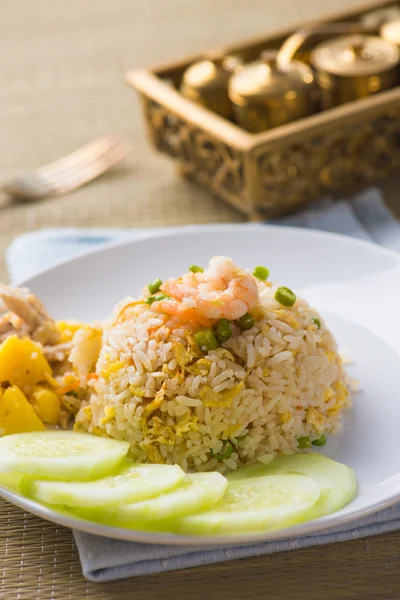 Thaise ananas gebakken rijst eten — Stockfoto