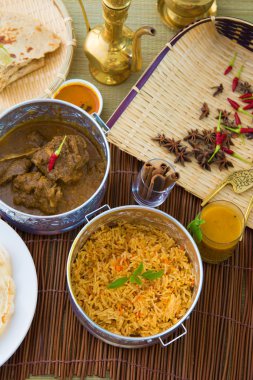 Küçük tavukta tavuk biryani.