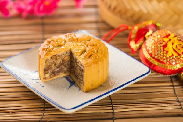 Mooncake and tea — Stock Photo, Image