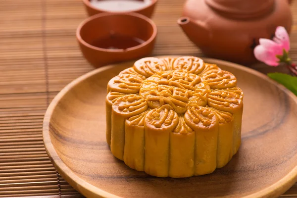 Mooncake and tea — Stock Photo, Image