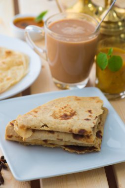 roti canai ve Tarık, çok ünlü içecek ve yiyecek Malezya