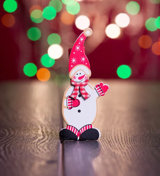 Toy snow man with christmas gifts on the background — Stock Photo, Image