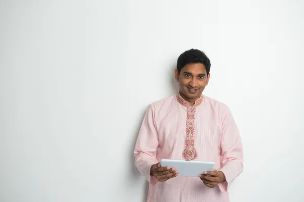 Traditional indian male with tablet and plenty of copyspace — Stock Photo, Image