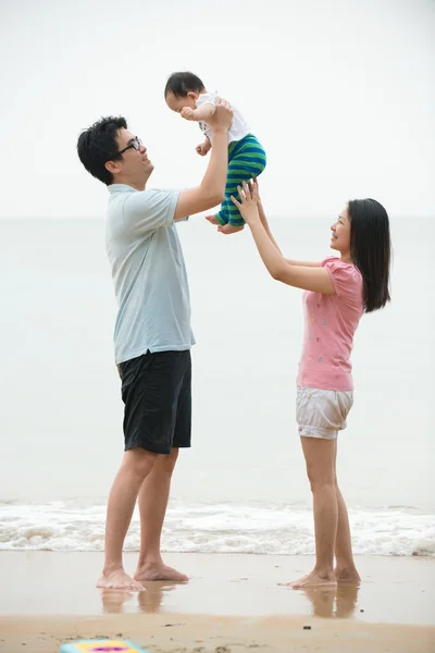 Asian family — Stock Photo, Image