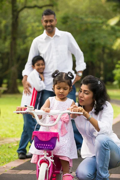 Indian family  in the park — Stock Photo, Image