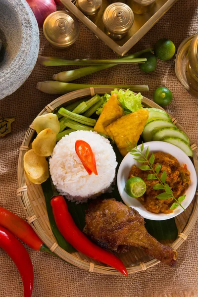 Fried chicken rice — Stock Photo, Image