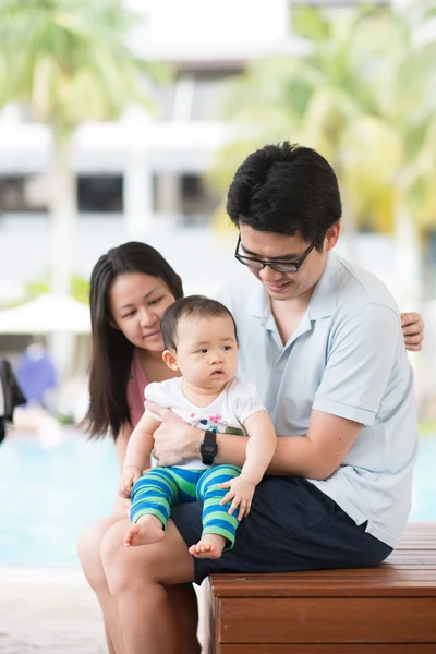 Vacaciones en una piscina — Foto de Stock