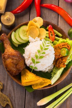 Endonezya kızarmış tavuk