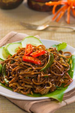 Asya kızarmış noodle