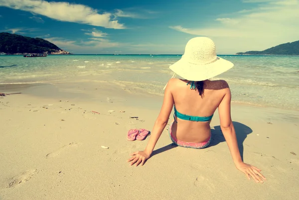 Vrouw in bikini — Stockfoto