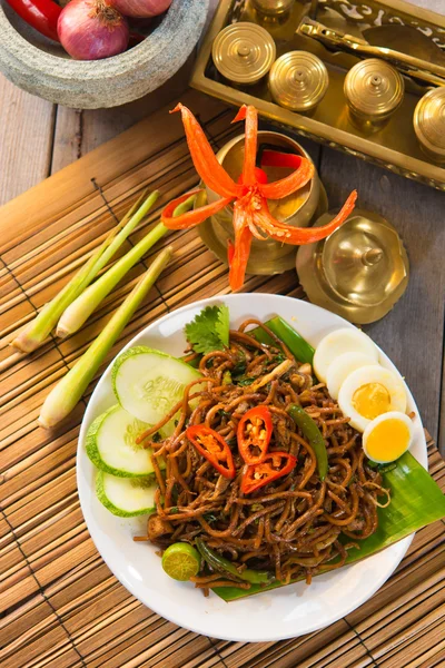 Fideos fritos asiáticos —  Fotos de Stock