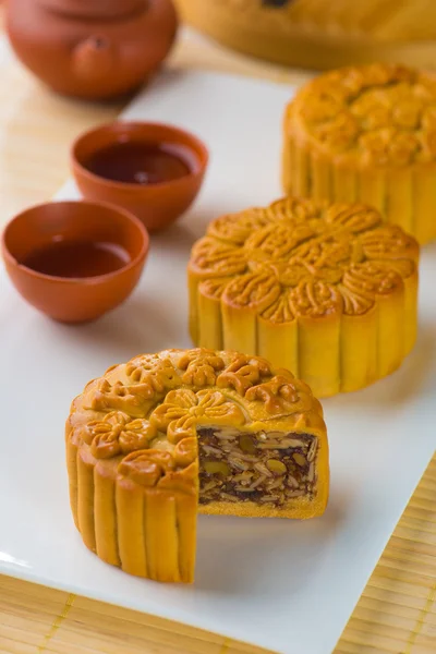 Mooncake and tea — Stock Photo, Image