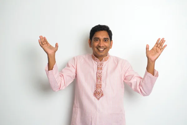 Geleneksel giysiler içinde Hintli erkek — Stok fotoğraf