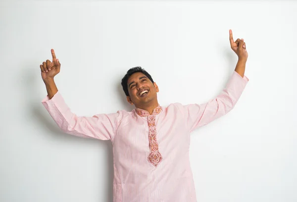 Indický muž v tradiční tkaniny — Stock fotografie
