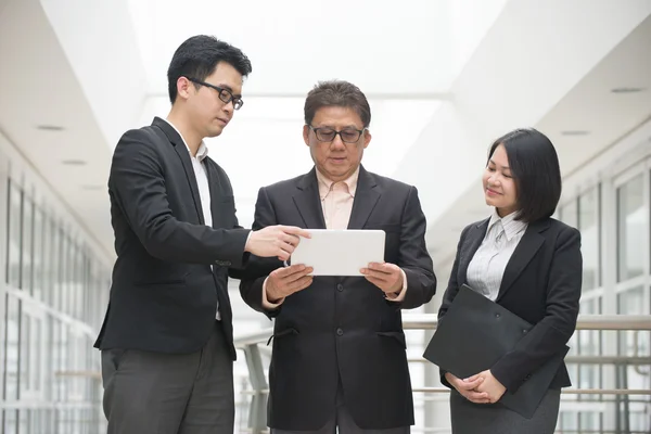 Asiatiska företag team — Stockfoto