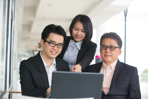 Asian business people — Stock Photo, Image