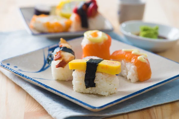 Różne jedzenie sushi — Zdjęcie stockowe