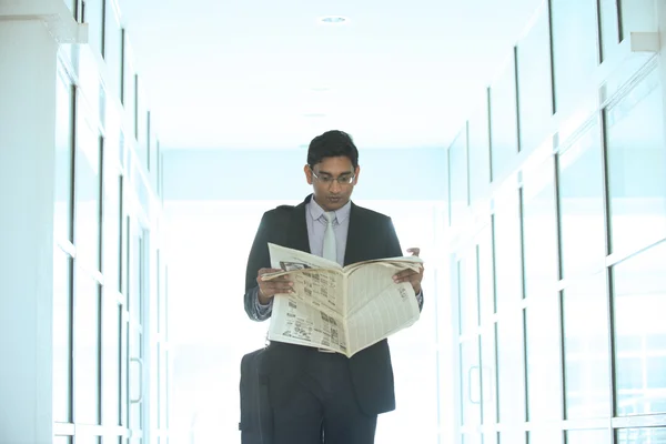 Business male  reading paper — Stock Photo, Image