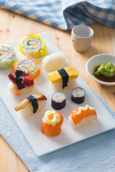 Olika sushi mat — Stockfoto