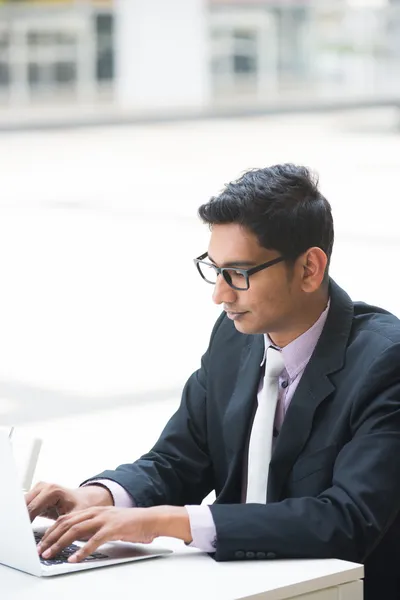 Young indian business man — Stock Photo, Image