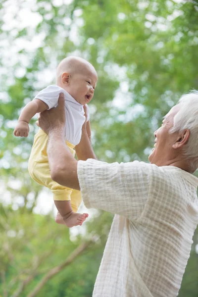 Asian grandfather  with  son — Stock Photo, Image