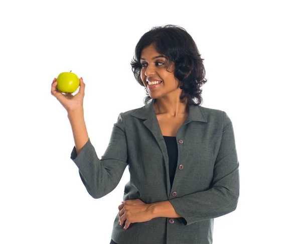 Vrouw met een groene appel — Stockfoto