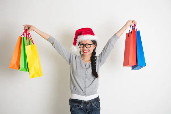 Casual asiático chinês com presentes de Natal — Fotografia de Stock