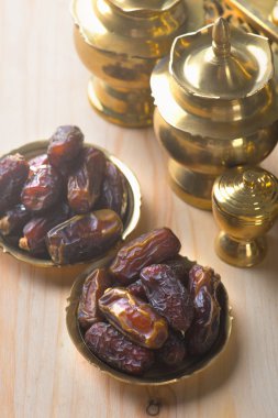 hurma meyve veya kurma