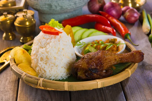 Ayam kaki dengan nasi — Stok Foto