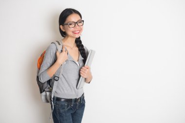 Asyalı kadın üniversite öğrencisi