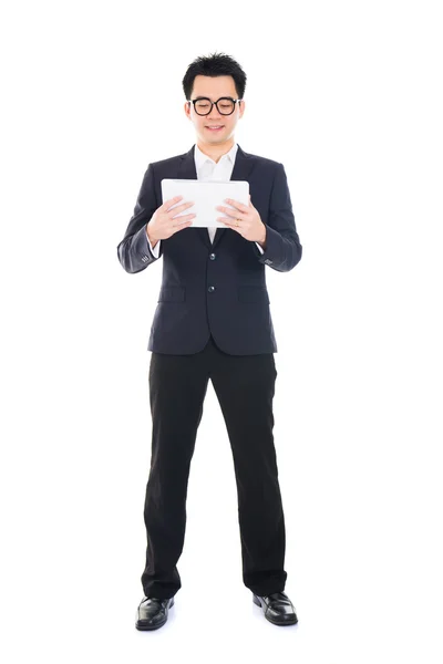 Asiatischer Geschäftsmann mit Computer-Tablet — Stockfoto