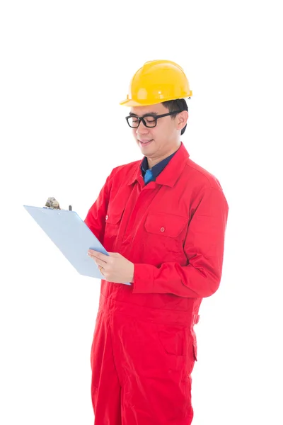 Asiático macho ingeniero haciendo informe — Foto de Stock