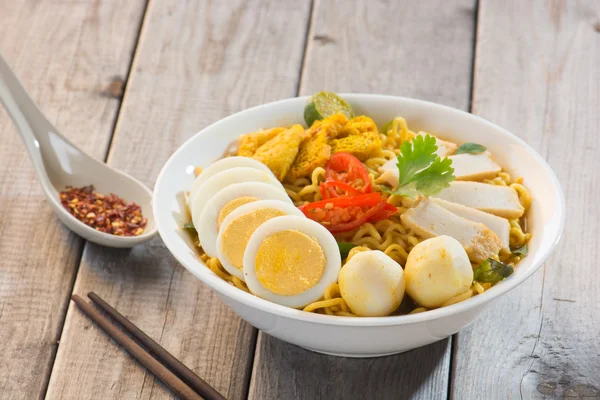 Fideos asiáticos al curry —  Fotos de Stock