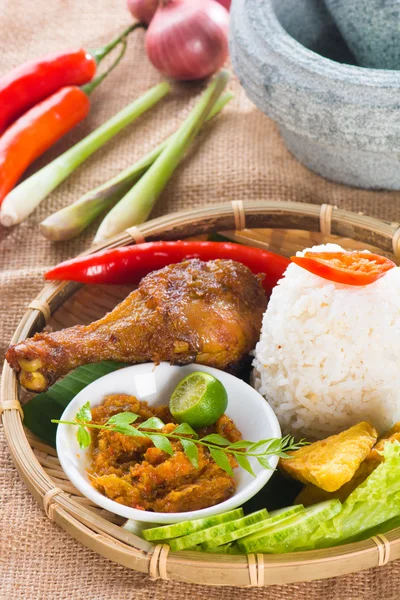 Famosa comida tradicional indonésia . — Fotografia de Stock