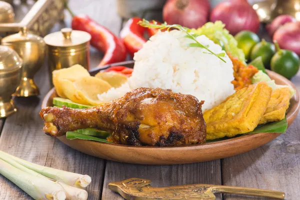 Знаменитий традиційні страви індонезійської. — стокове фото